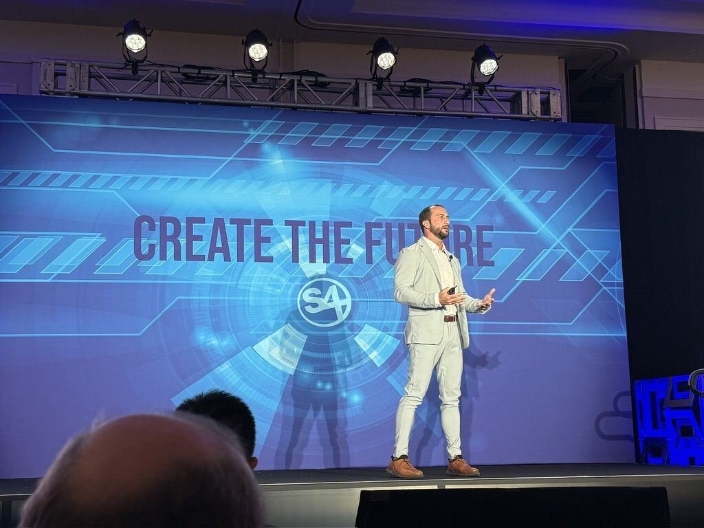Jeffrey Macre presenting on the S4 main stage